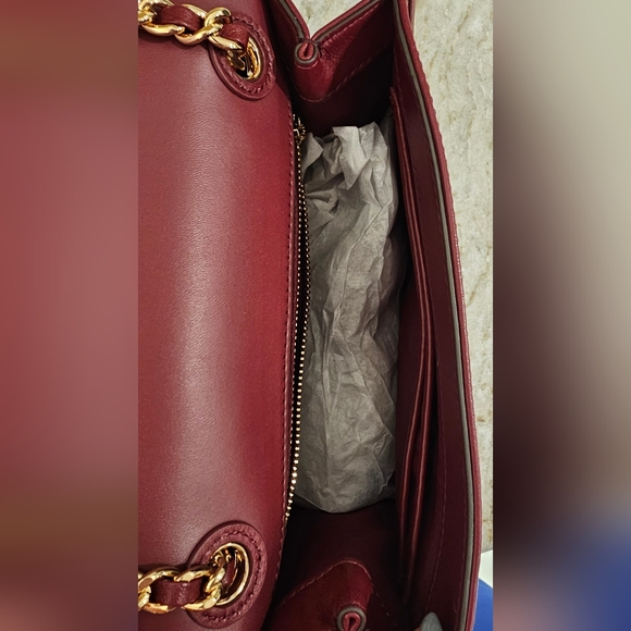 Tory Burch Savannah Convertible Shoulder Bag in Imperial Garnet - Picture 7 of 9